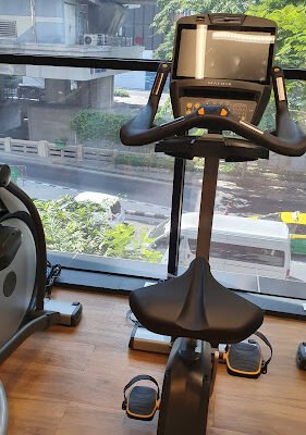 Jetts 24 Hour Fitness - Silom Connect