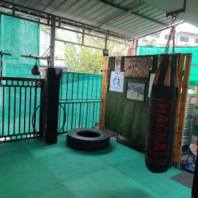 KRU MOU BAN MUAY THAI